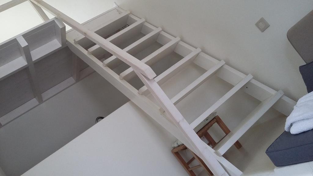 Sunhaus Apartment Perissa  Bagian luar foto