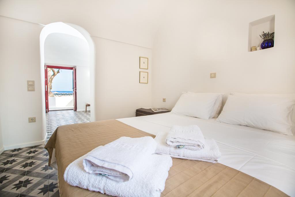 Sunhaus Apartment Perissa  Bagian luar foto
